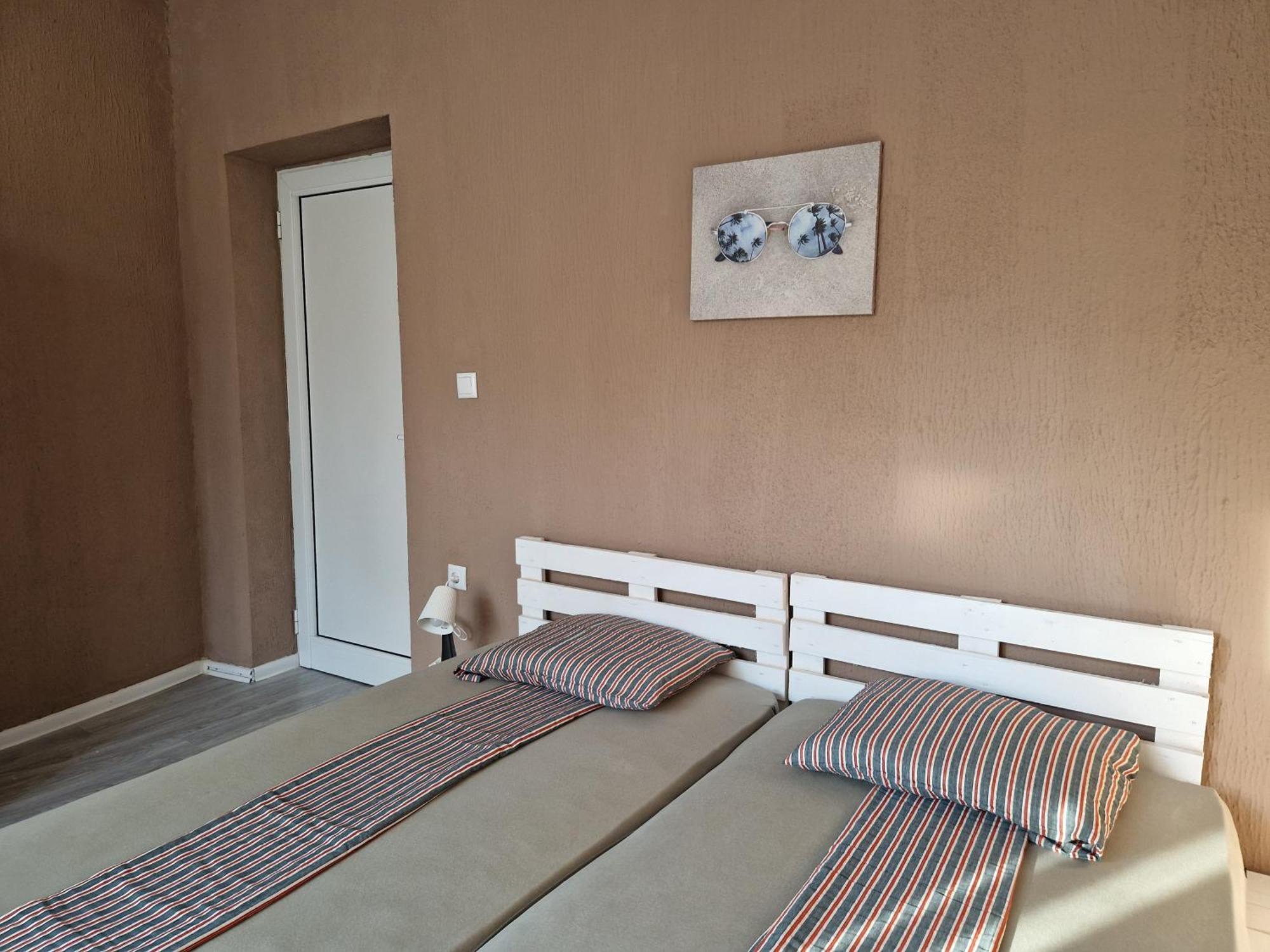 Lambo'S Corner Varna - Guest Rooms Экстерьер фото